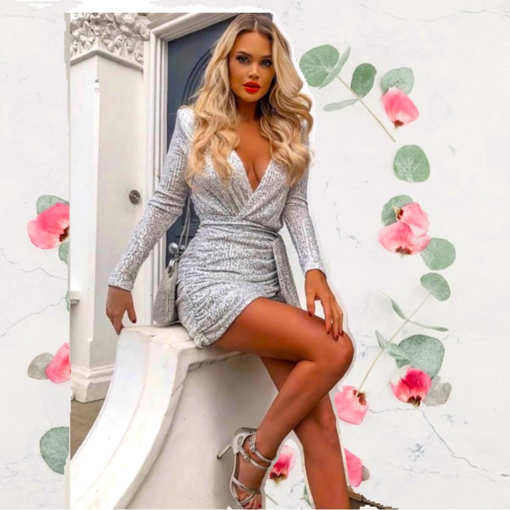 FASHION NOVA WHITE SEQUINED MINI DRESS LONG SLEEVES BACK ZIPPER SIZE SMALL